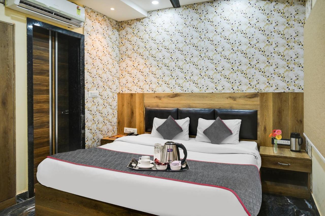 Townhouse Oak Hotel Ar Ganges Premium Varanasi Exteriör bild