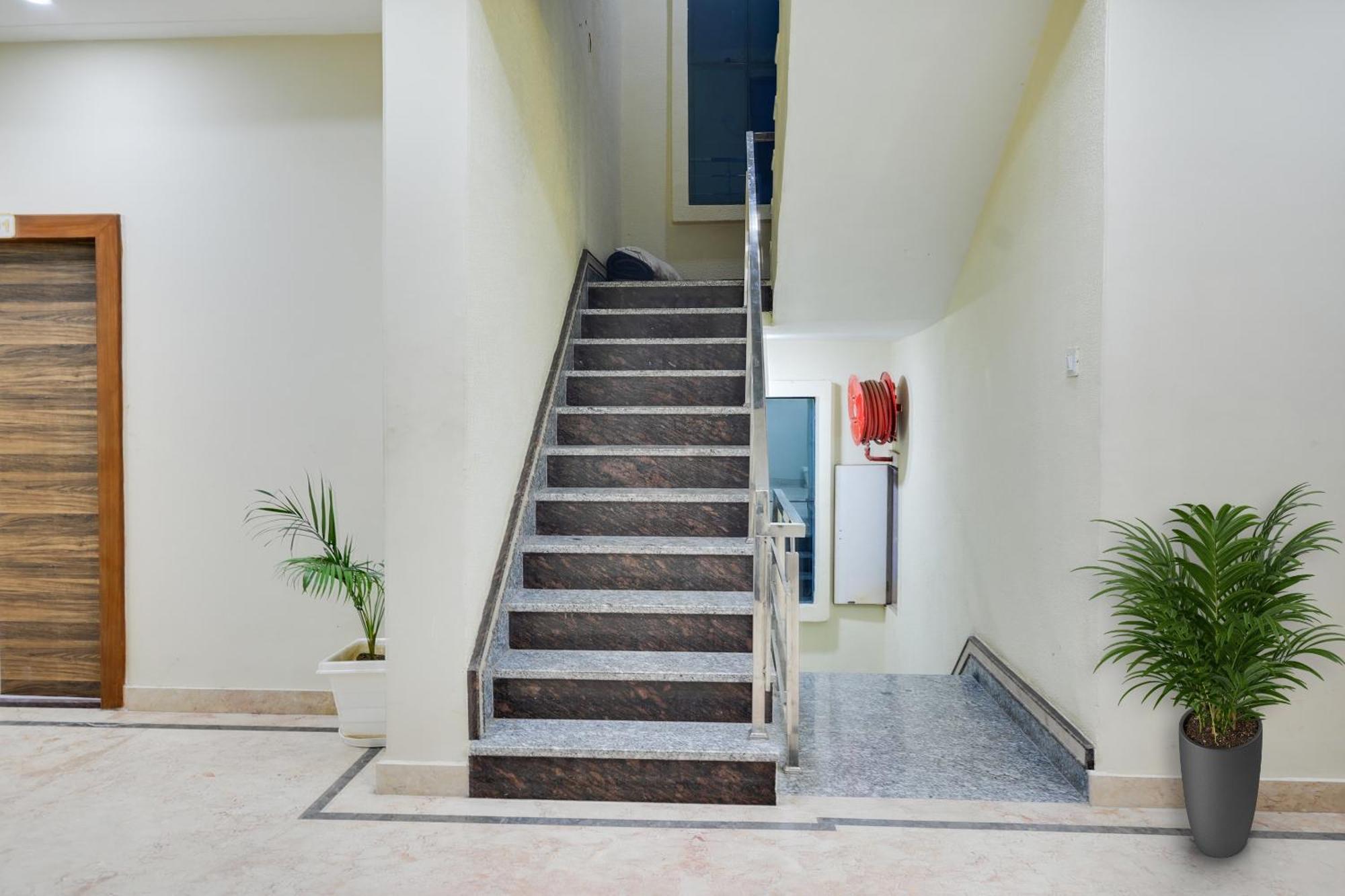 Townhouse Oak Hotel Ar Ganges Premium Varanasi Exteriör bild
