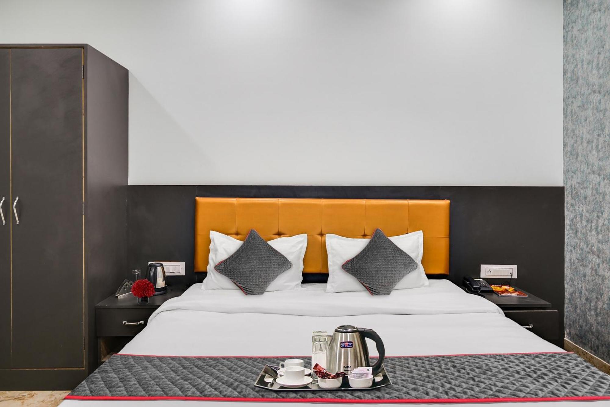 Townhouse Oak Hotel Ar Ganges Premium Varanasi Exteriör bild