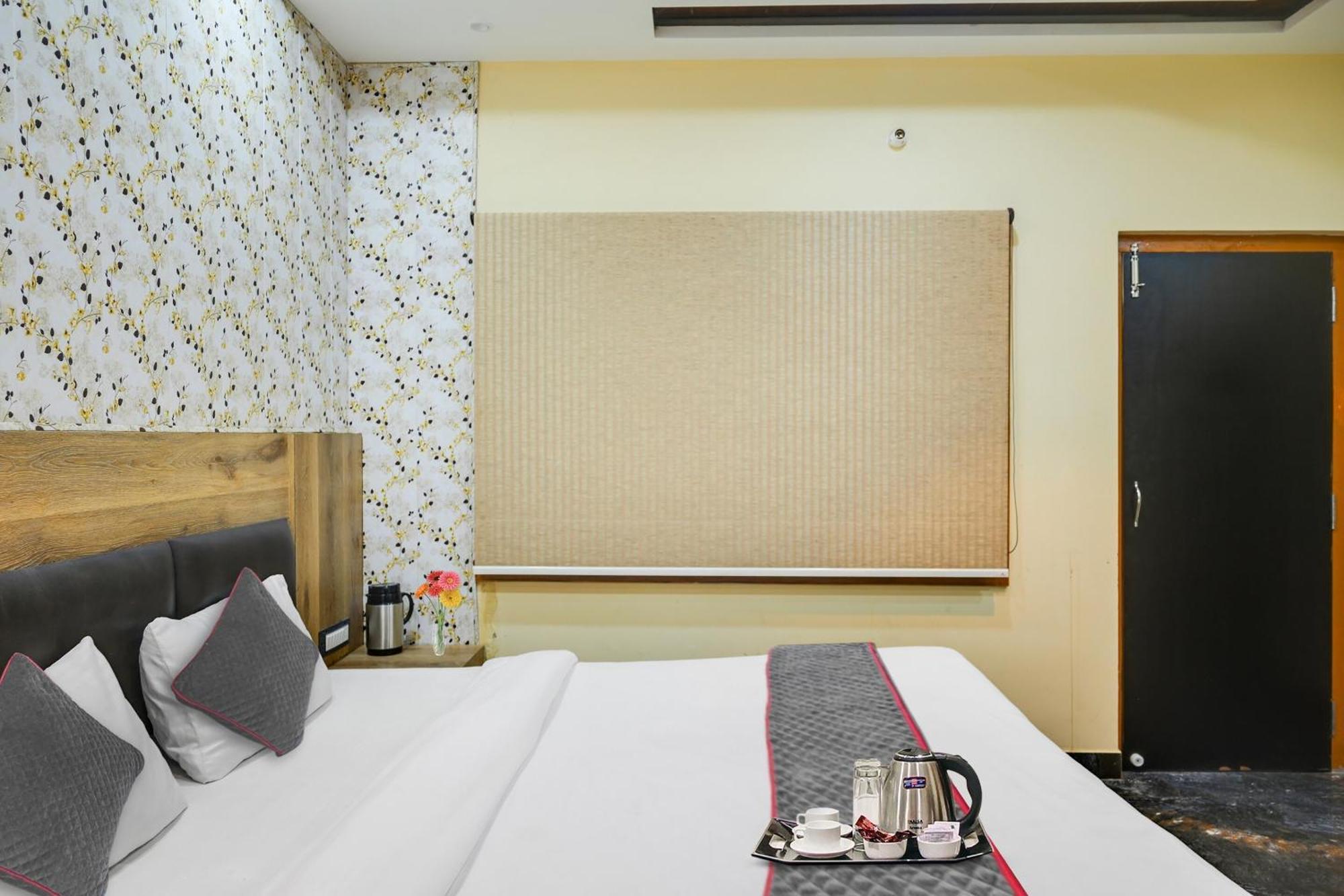 Townhouse Oak Hotel Ar Ganges Premium Varanasi Exteriör bild