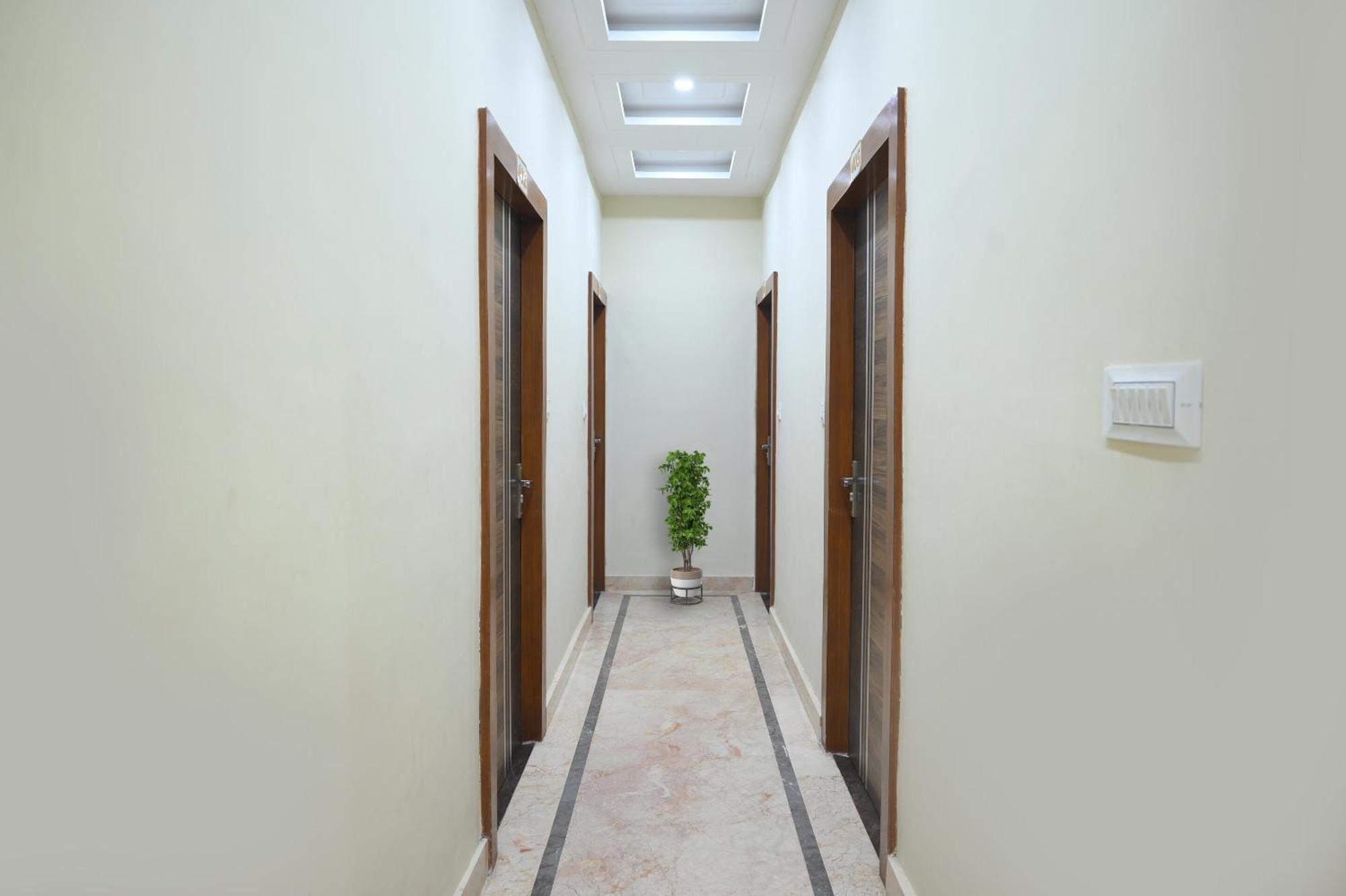 Townhouse Oak Hotel Ar Ganges Premium Varanasi Exteriör bild
